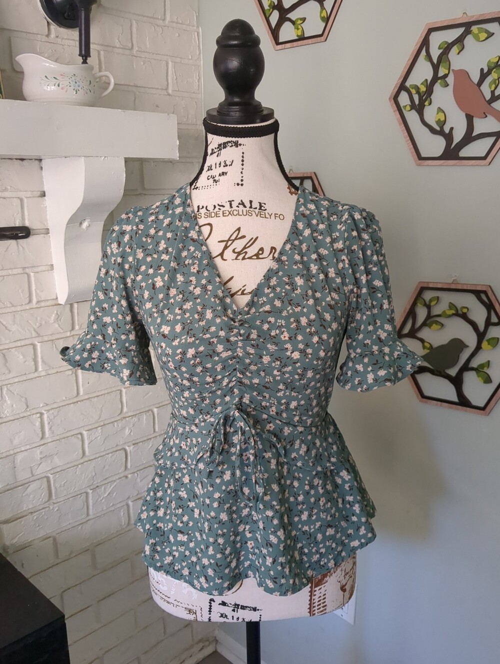**3/$10** Monteau Top Size Small